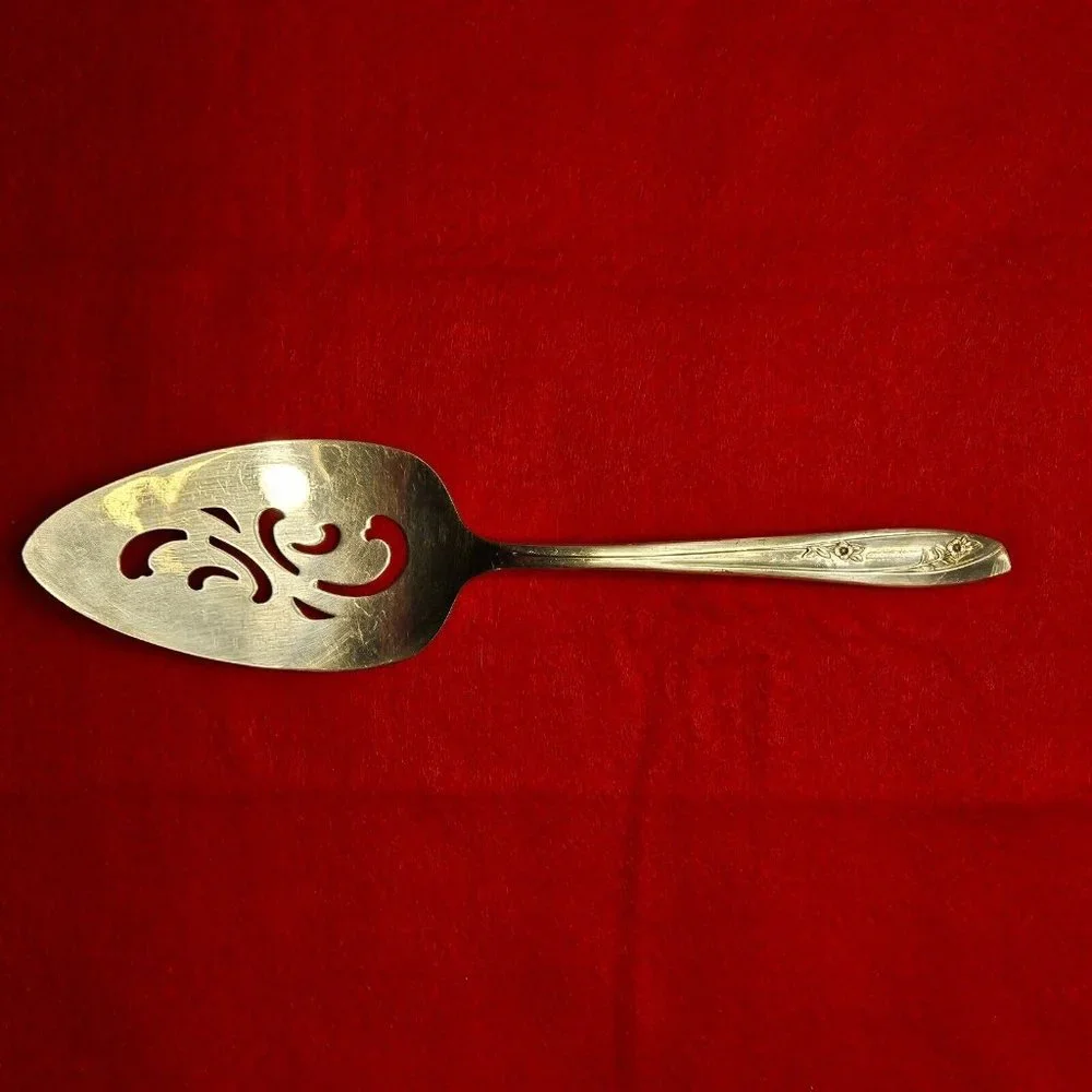 Wm Rogers‎ 1957 LADY FAIR Silver Plate Pie Cake Dessert Pastry Server Very Nice